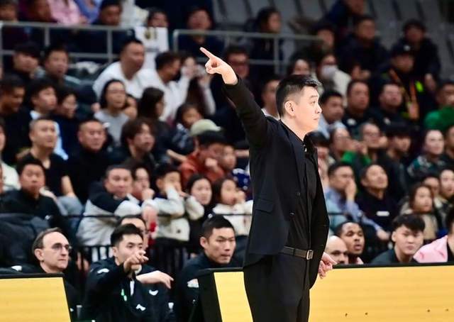 乐鱼体育在线娱乐-一夜3大冷门!CBA真是太刺激了,豪门9连胜被终结,黑马彻底褪色