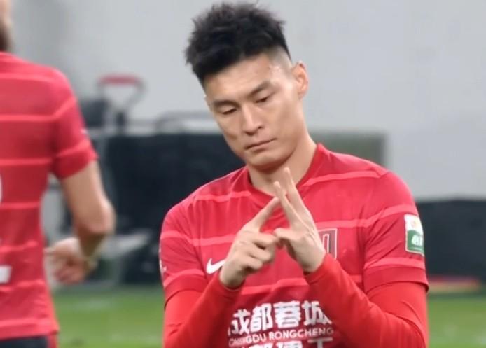 乐鱼体育网页-媒体人：在李扬未能加盟后，上海海港将目标锁定韩鹏飞